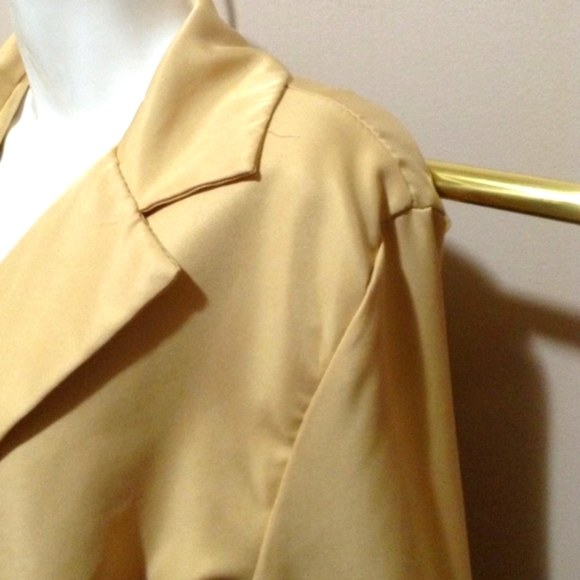 LAST CHANCE - Yellowy Cream Blazer - Picture 2 of 3